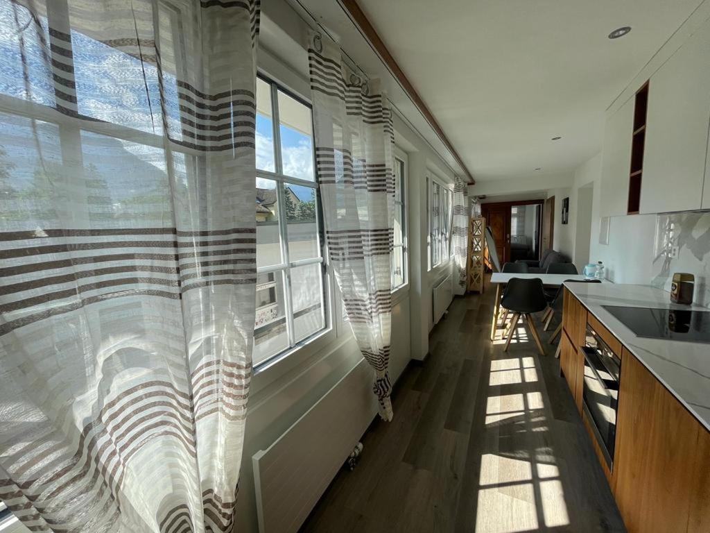 Moderne Einzigartige Wohnung In อัลท์ดอร์ฟ ภายนอก รูปภาพ